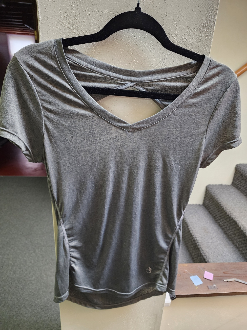 Women's Gray Short-Sleeve V-Neck Active Top Sz Zs To S
